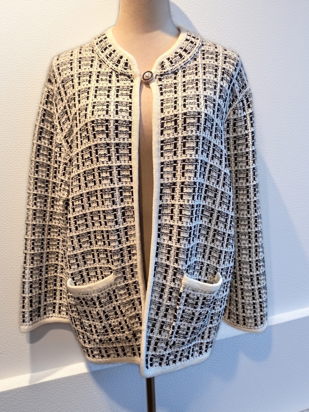 729 Alfred Dunner Black White Plaid Tweed Knit Open Front Jacket Cardigan XL
